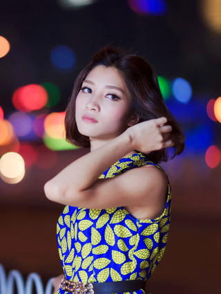 迷茫的夜伤感美女手机壁纸